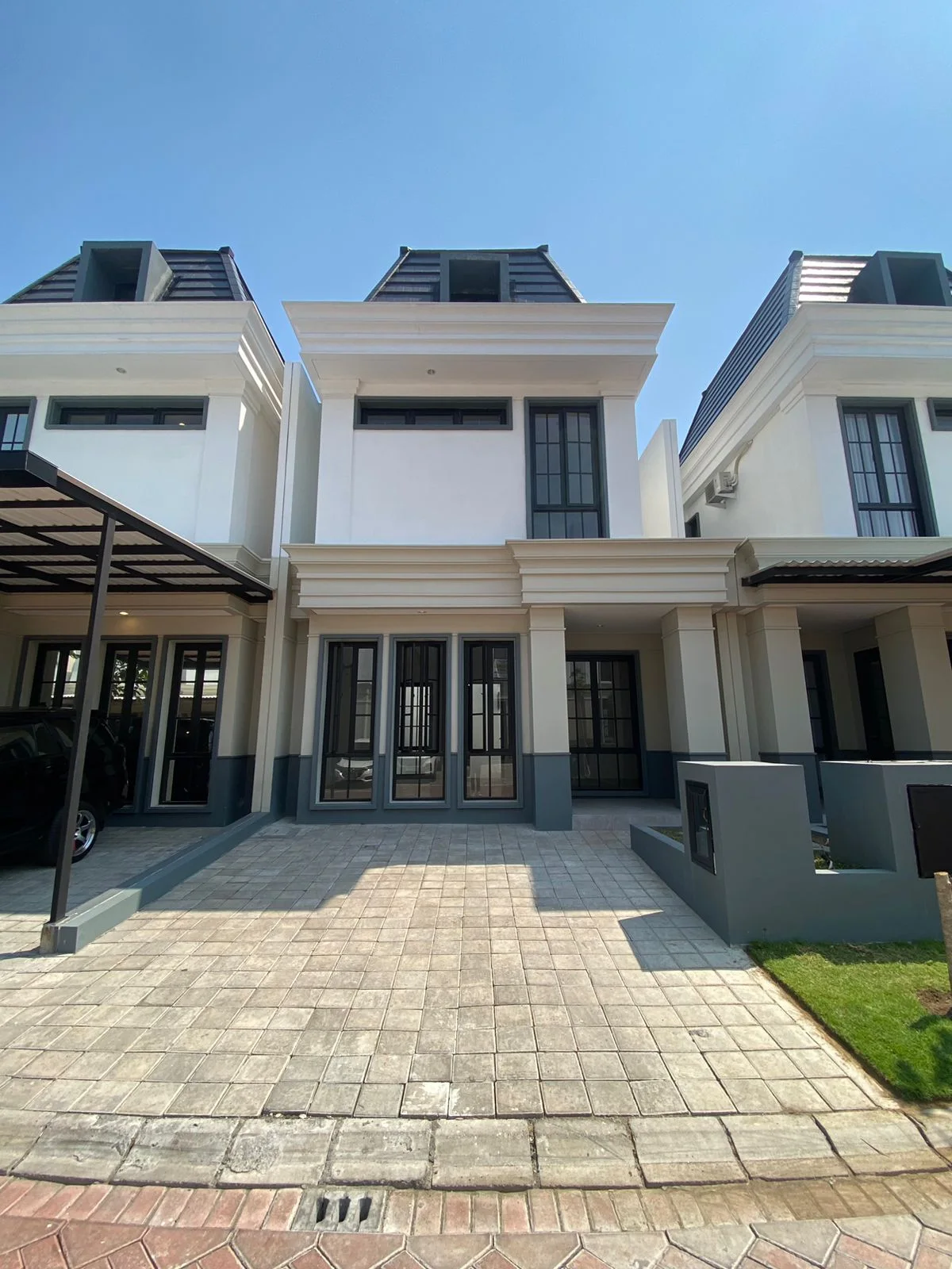Jual Rumah 2 Lantai Baru White House Dian Istana Lokasi Premium Surabaya Barat
