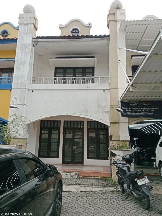 Disewakan Ruko 2.5 lantai Komersial Strategis Sentra Taman International Surabaya Barat