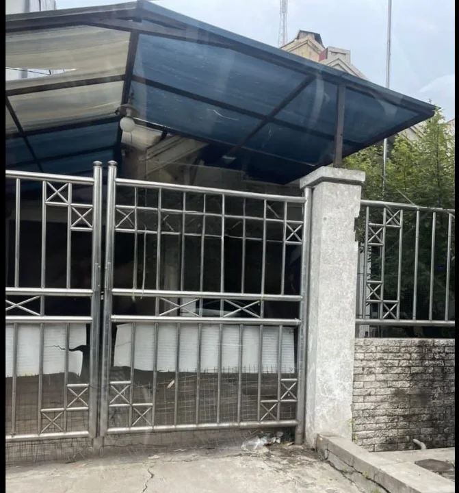 Disewakan Rumah 1 Lantai Murah Strategis Raya Darmo Permai Selatan Surabaya Barat