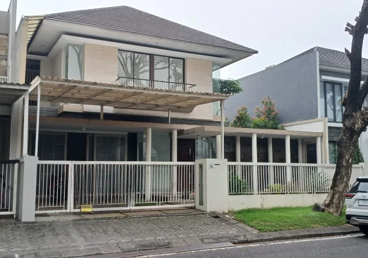 DISEWAKAN Rumah Mewah dan Strategis di Royal Residence Surabaya Barat