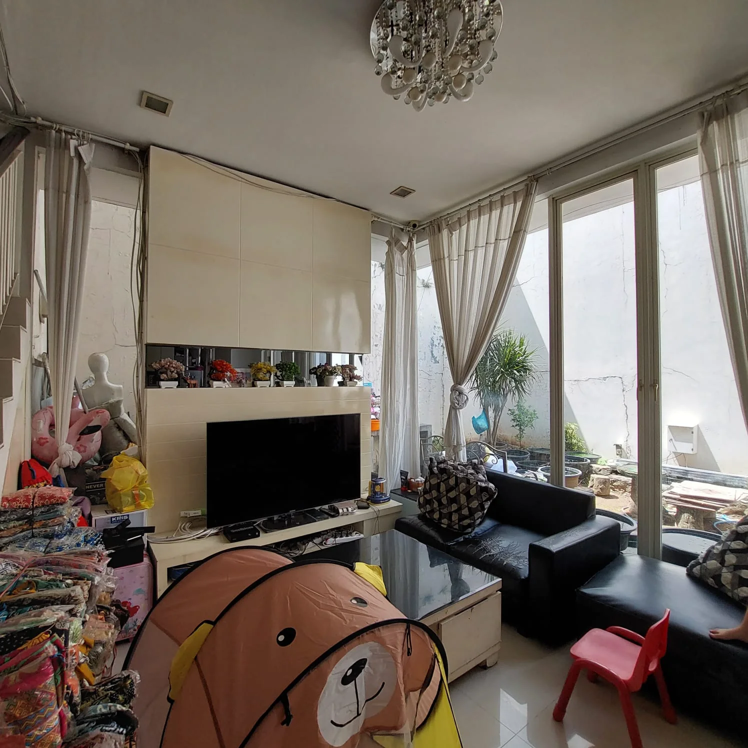 Rumah Murah Pakuwon City - Siap Huni Furnish - Row 3 mobil