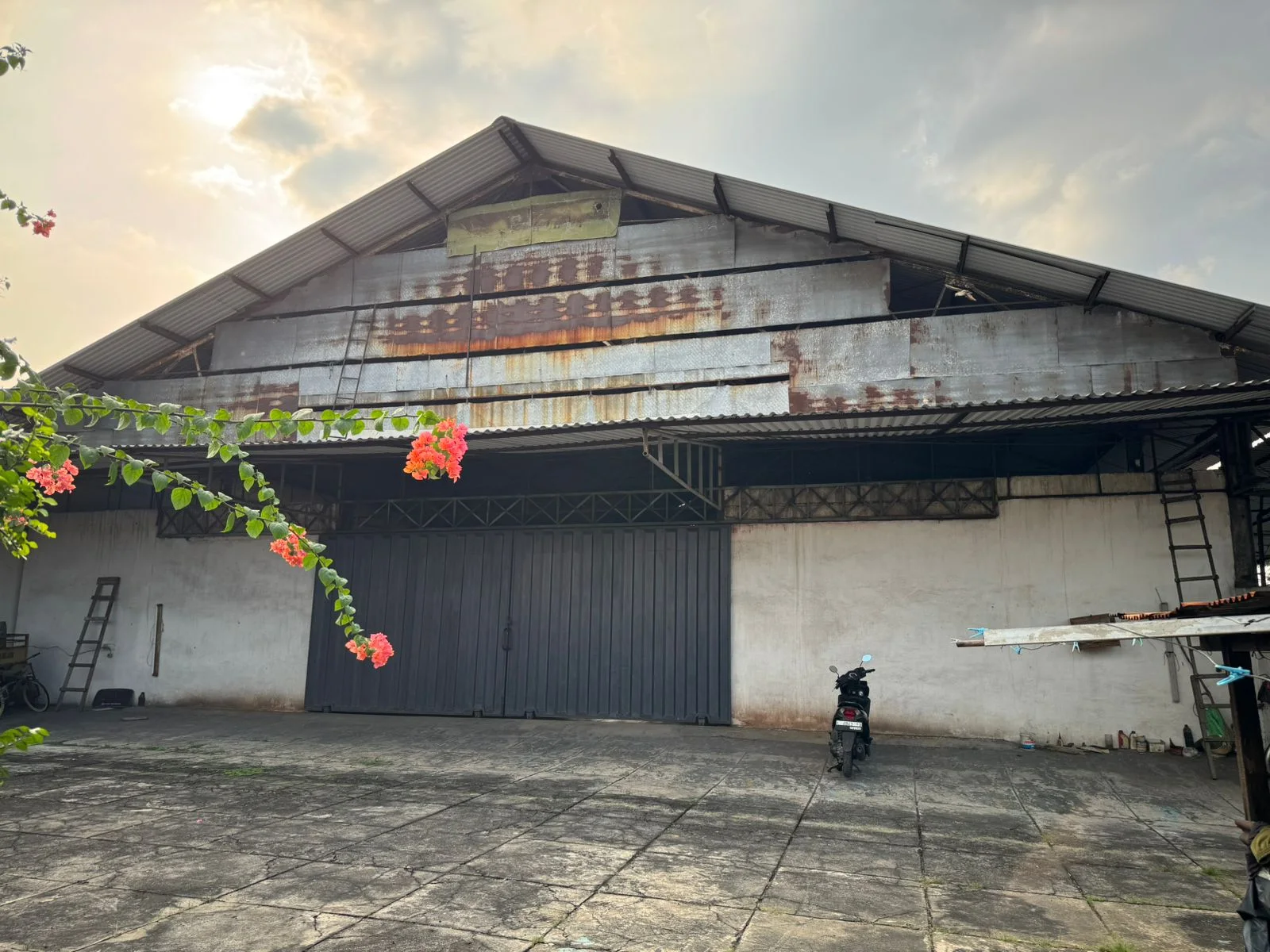DIJUAL Tanah dan Gudang Kalibader Taman Sepanjang