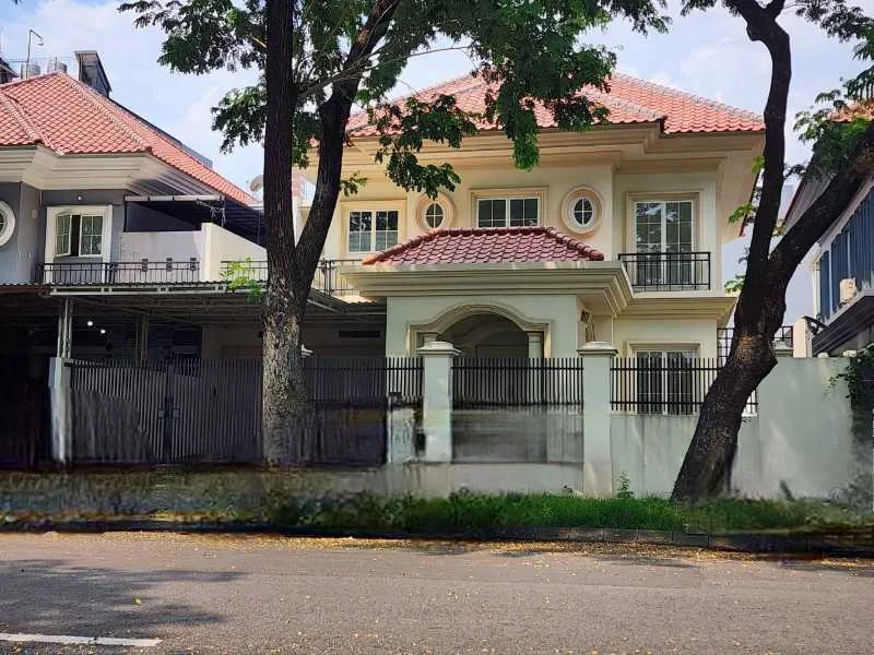 Disewakan Rumah Raya Waterfront Citraland Surabaya Barat Bisa Untuk Usaha