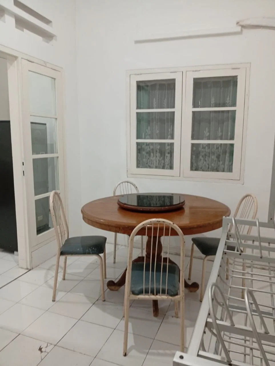 Disewakan rumah nyaman dan rapi siap huni cocok untuk mahasiswa Lokasi Bukit Palma Surabaya Barat