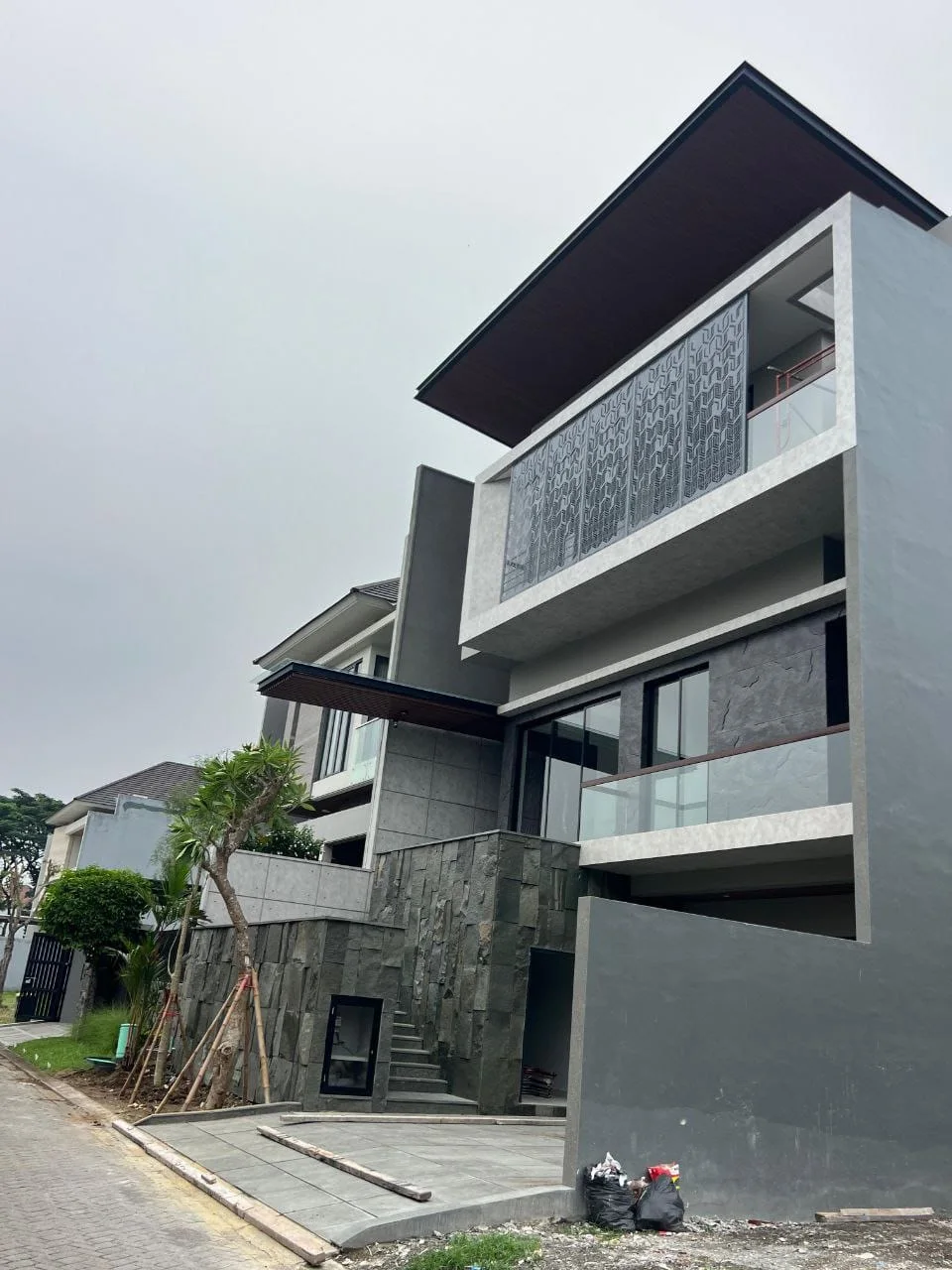Jual Rumah Mewah Baru 2 Lantai Water Front Lokasi Premium Citraland Surabaya Barat - Thumbnail 8