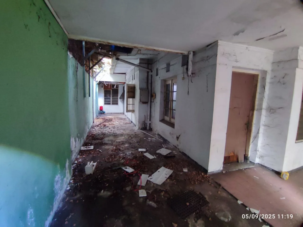 Dijual/Disewakan Rumah Besar di Jalan WR. Supratman Surabaya Pusat - Thumbnail 6