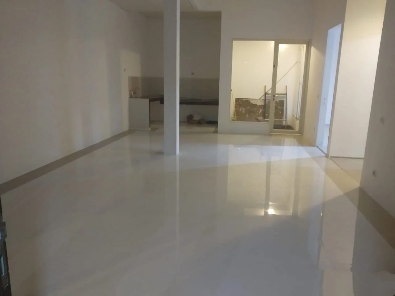 Dijual Rumah Strategis Greenhill Citraland Surabaya Barat