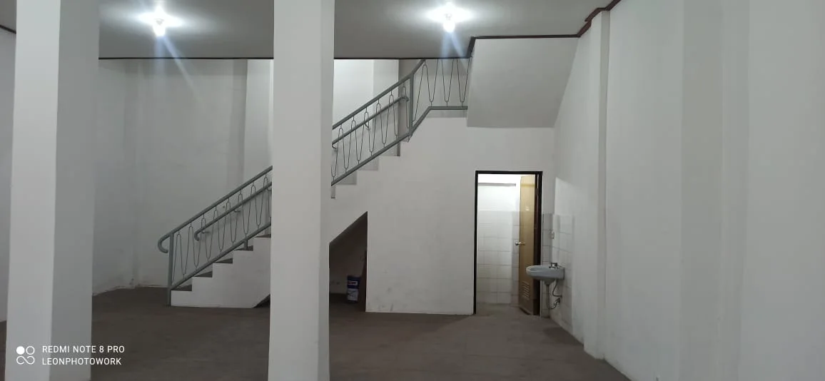 Disewakan Ruko 2 Lantai Siap Huni Lokasi Komersil di Baliwerti Surabaya Pusat - Thumbnail 3