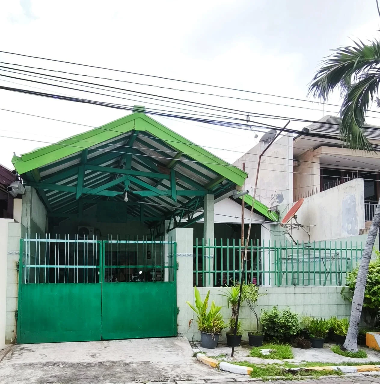 Dijual Rumah Hitung Tanah di Kawasan Kupang Baru, Surabaya Barat