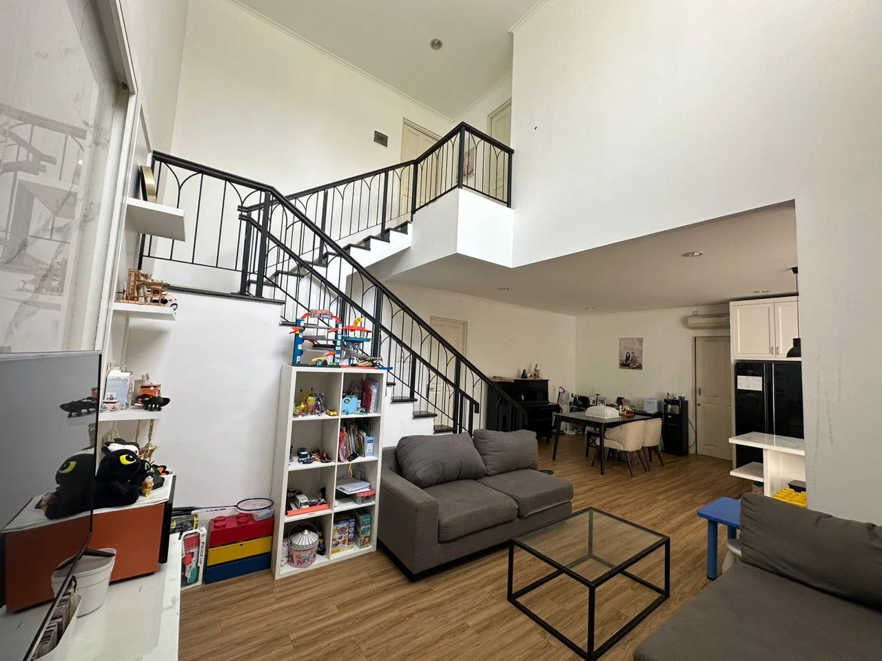Dijual Rumah Terawat di Vila Bukit Regensi Pakuwon Indah Surabaya Barat - Thumbnail 4