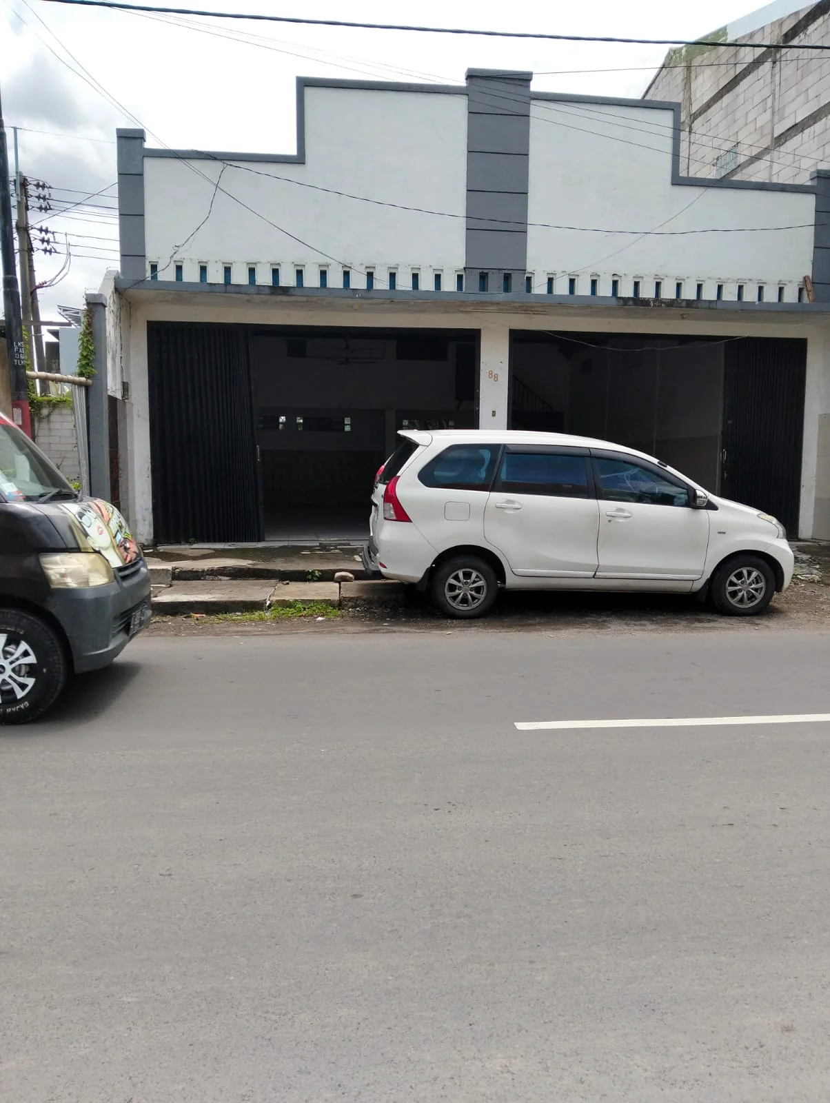 Disewakan Gudang Bagus Siap Pakai Raya Wisma Lidah Kulon Surabaya Barat - Image 1