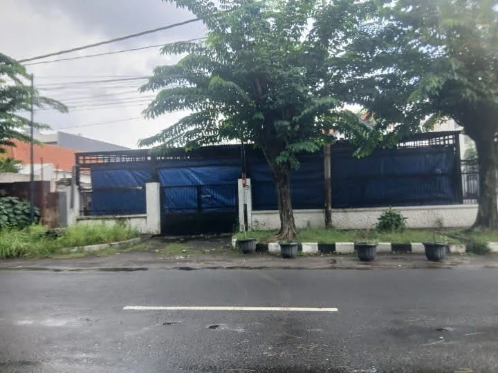 Dijual / disewakan rumah lokasi strategis di nol Jalan Raya Anjasmoro, Surabaya Pusat