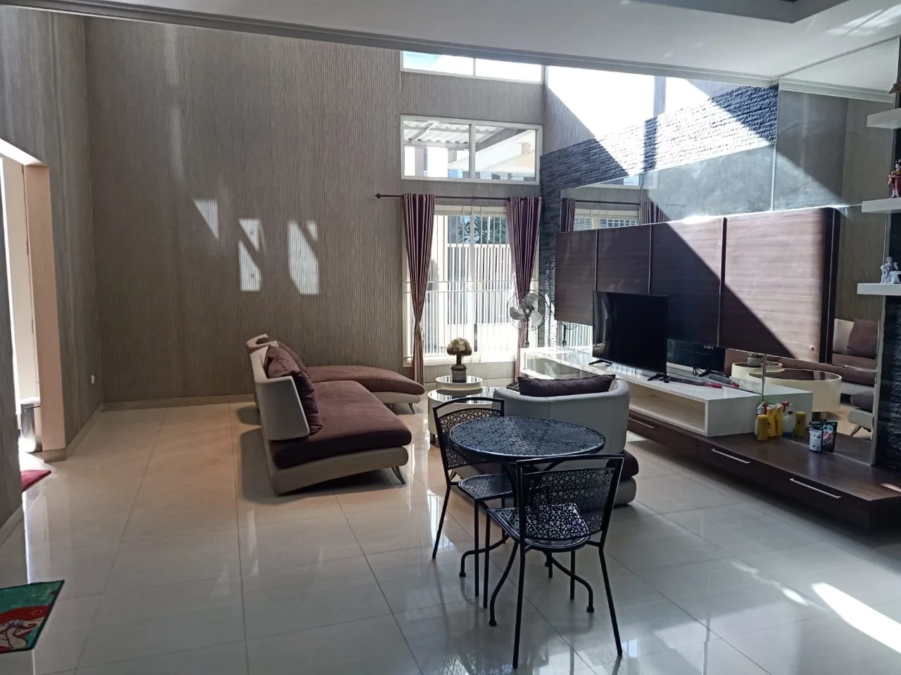 Jual rumah baru Darmo Permai Selatan Full Furnished + Elektronik Surabaya Barat