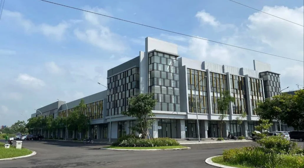 Dijual Ruko Baru Strategis di North Avenue Shophouses New Phase Citraland The Greenlake Surabaya Barat