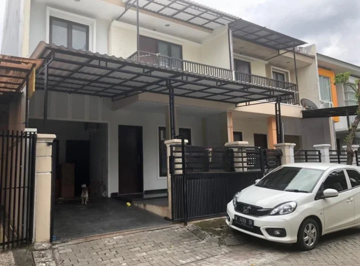 Jual Rumah 2 Lantai Semi Furnish 1 M an Alam Hijau Citraland Surabaya Barat