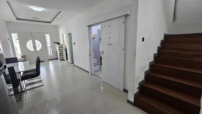 Dijual Rumah Cantik Kawasan Taman Mutiara Pakuwon City Surabaya Timur - Thumbnail 2