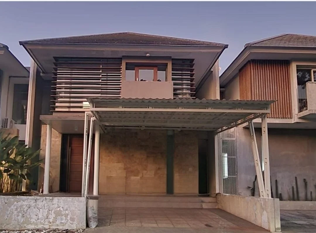 Disewakan Rumah di Newton Hill Citraland Surabaya Barat