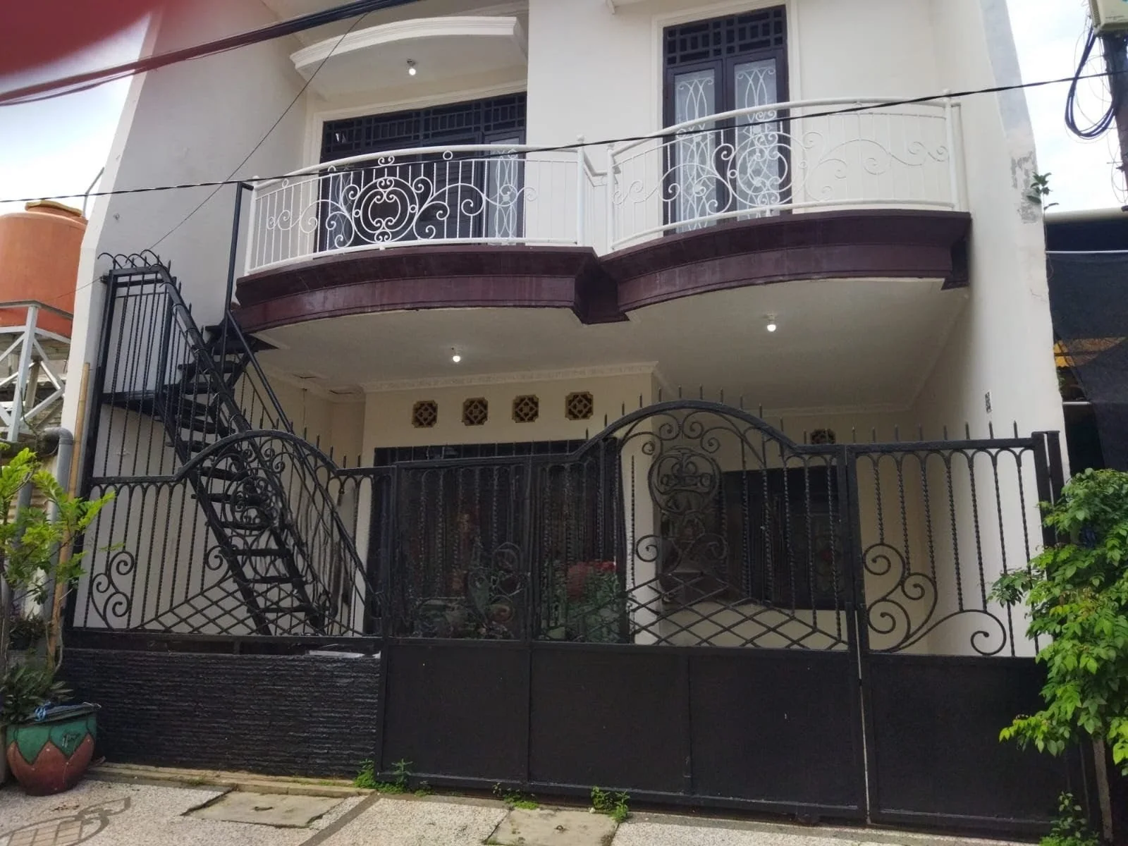 Dijual/Disewakan Rumah Siap Huni dan Strategis Pakis Tirtosari Sawahan Surabaya Barat