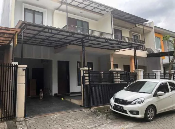 Dijual Rumah 2 Lantai Semi Furnish Alam Hijau Citraland Cuma 1 M-an saja Surabaya Barat - Thumbnail 4