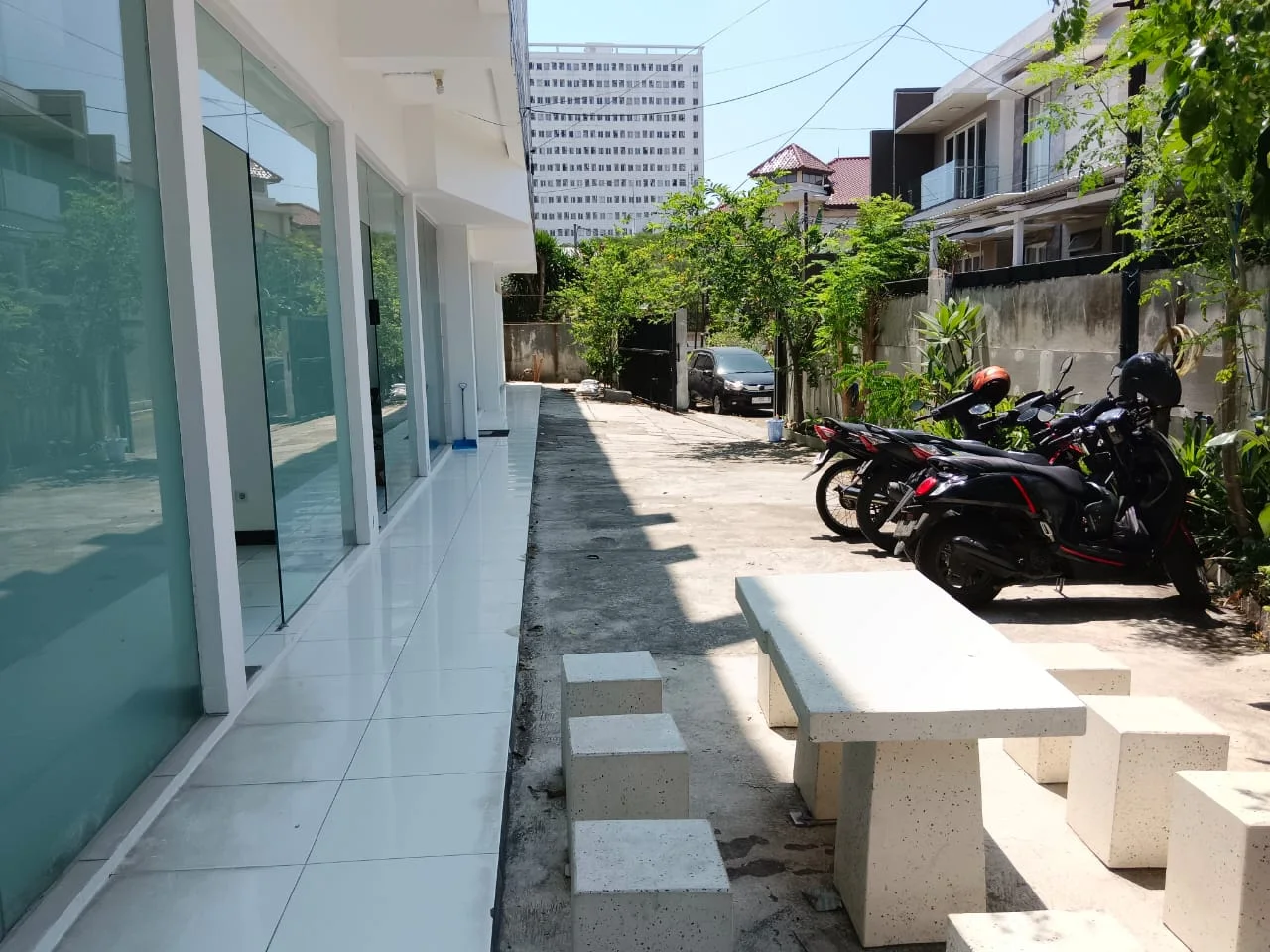 Dijual/Disewakan PUTAT Office Building 48 Ruang Usaha Surabaya Barat - Thumbnail 2