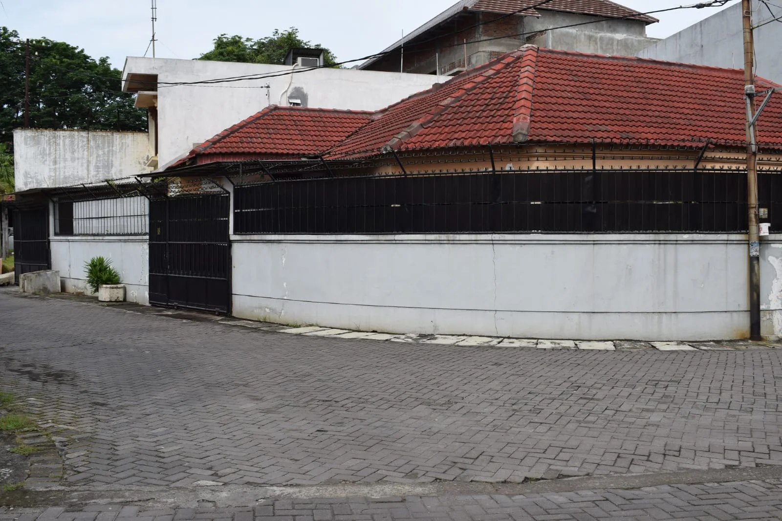 DIJUAL Rumah Sedang Direnovasi Serah Terima Kondisi Siap Huni Putat Indah Timur Surabaya Barat