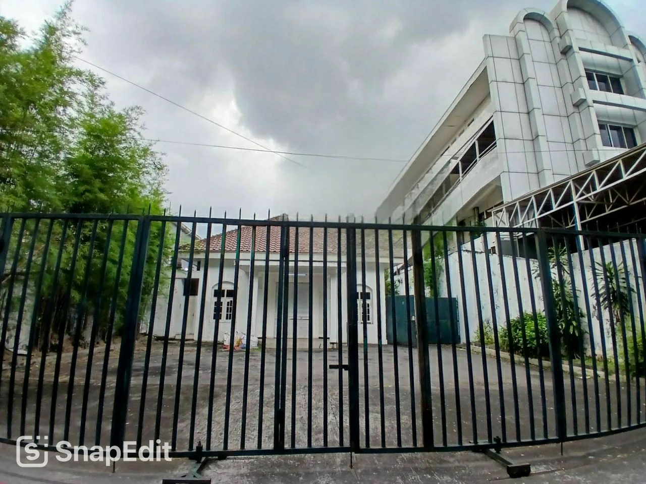 Disewakan Rumah Usaha Strategis Raya Arjuno Surabaya Pusat