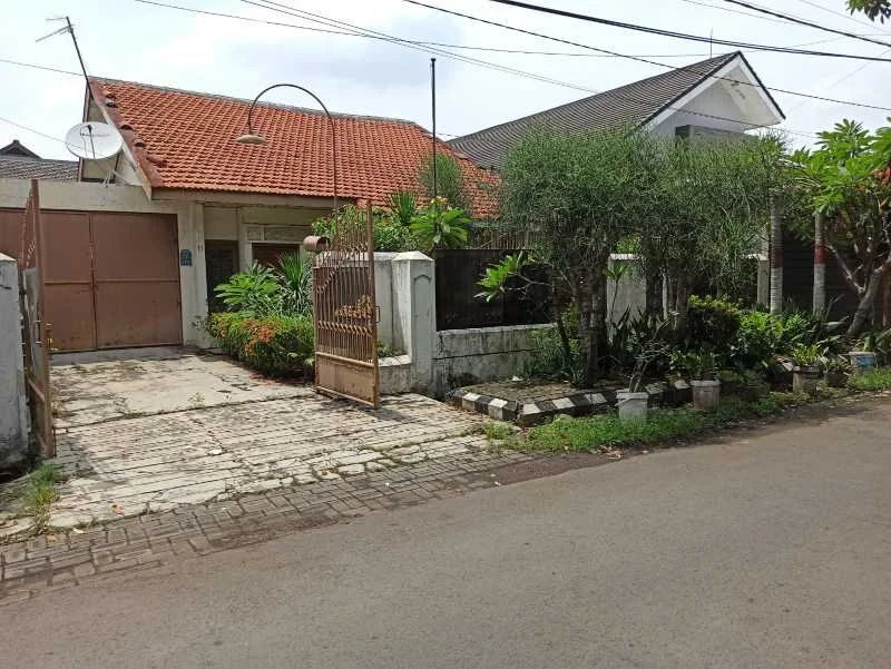 Dijual Rumah + Kantor Lokasi Strategis Surabaya Timur
