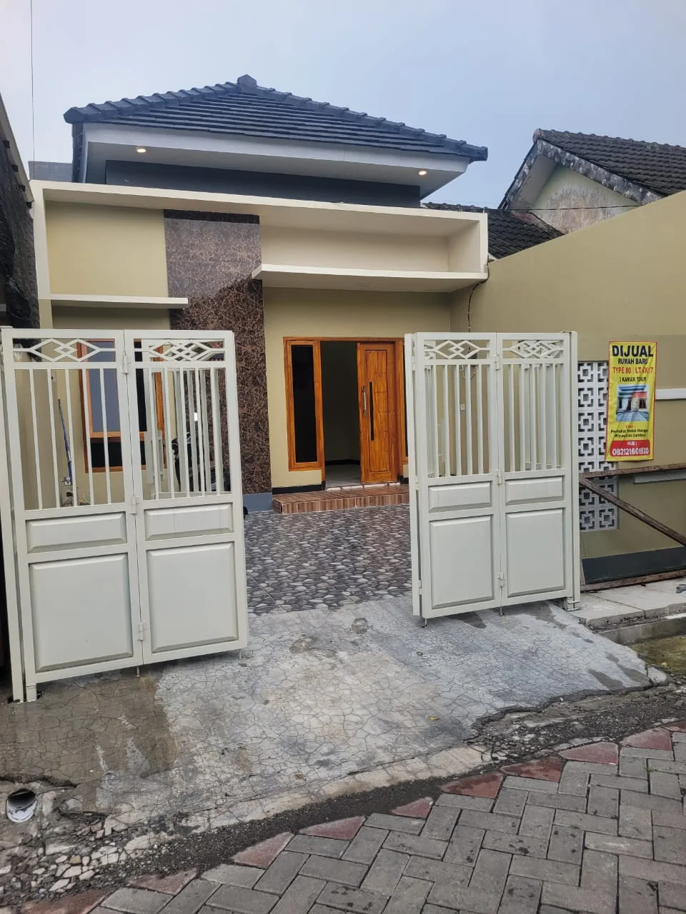 Dijual Rumah Mewah tapi Murah Lokasi Strategis Surabaya Barat