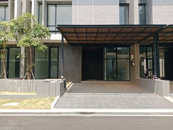 Disewakan Rumah Eksklusif di Kawasan Premium District 9 Thomson Citraland Surabaya Barat