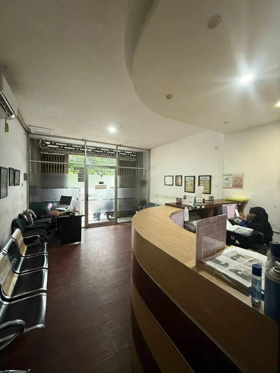 Disewakan Ruko 3 Lantai Lokasi Strategis di Ngagel Jaya Surabaya Timur - Thumbnail 3