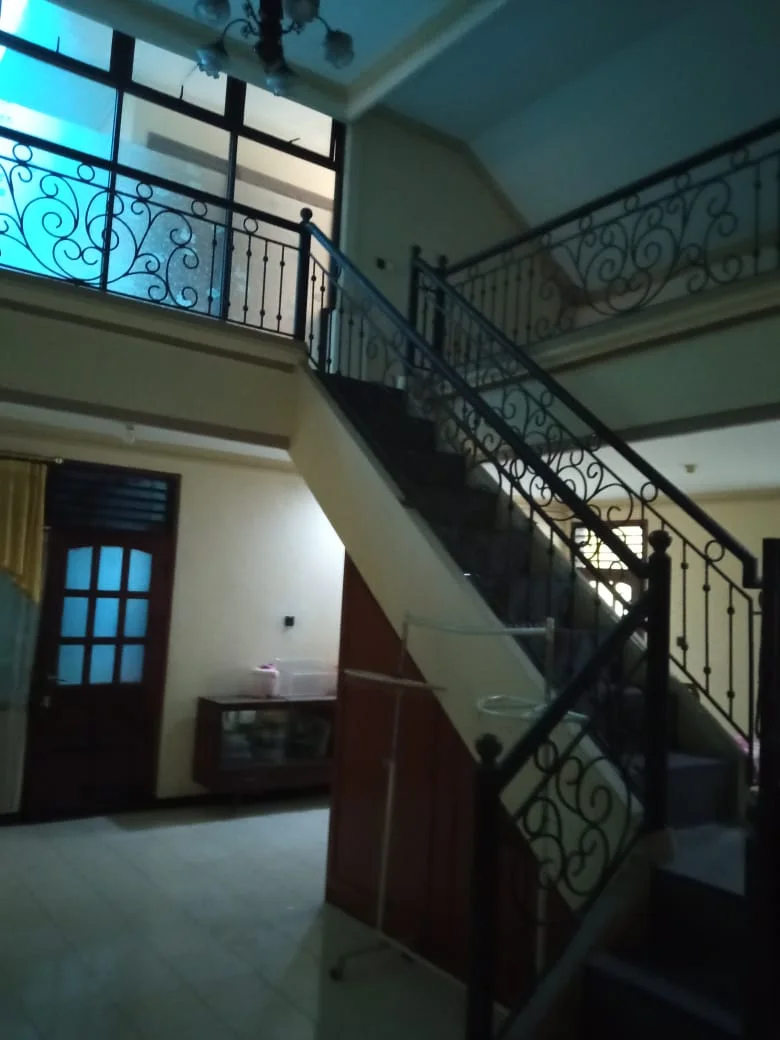 Dijual Rumah Kos Lokasi Strategis Dekat Kampus UWK di Dukuh Kupang Surabaya Barat - Thumbnail 5