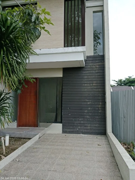 Dijual Rumah 2 Lantai Dekat Swimming Pool di Northwest Lake Citraland Surabaya Barat