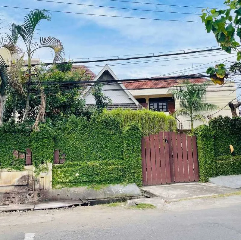 Dijual Rumah Besar dan Strategis di Tambaksari Surabaya