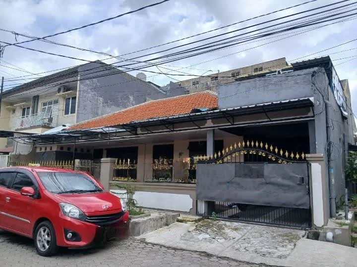 Dijual Rumah Strategis 3 lantai Lokasi Nol Jalan Raya Dukuh Kupang Barat Surabaya Barat