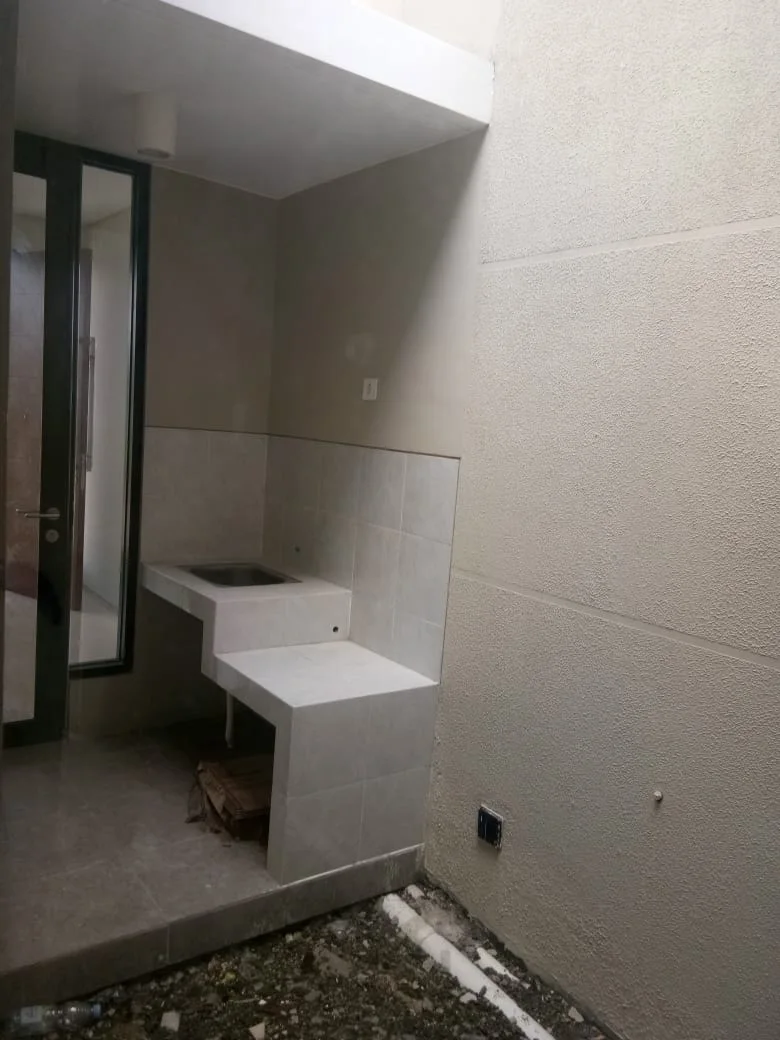 Dijual Rumah 2 Lantai di Northwest Lake Citraland Utara Surabaya Barat - Thumbnail 4