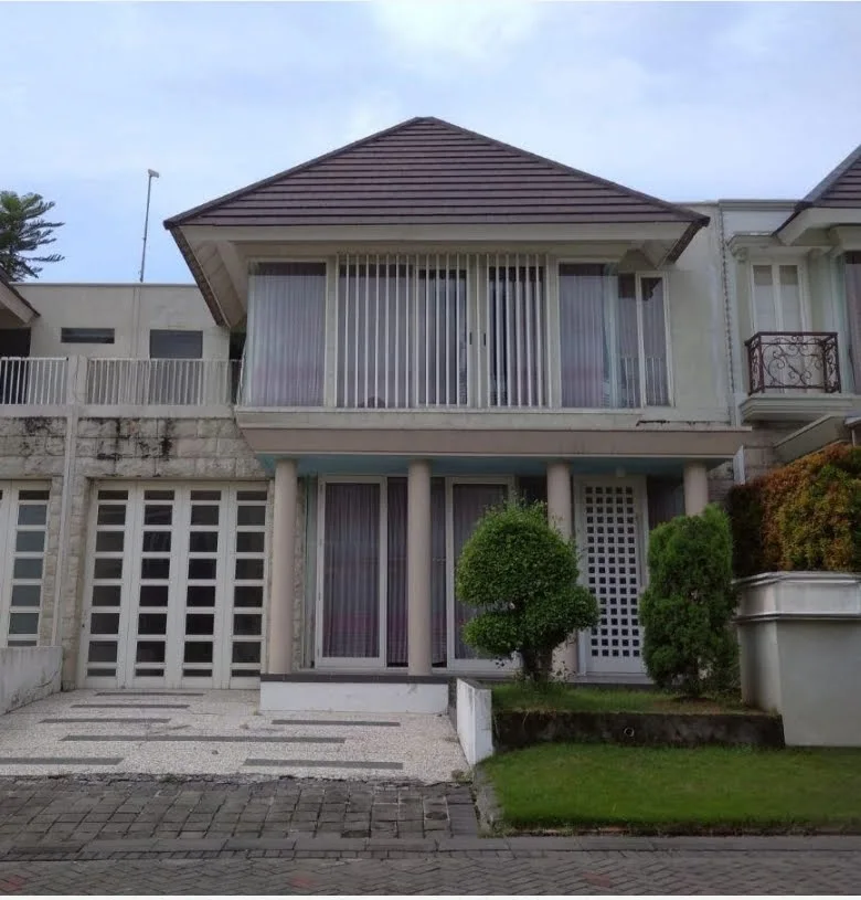 Dijual Rumah Strategis di Stonegate Citraland Surabaya Barat
