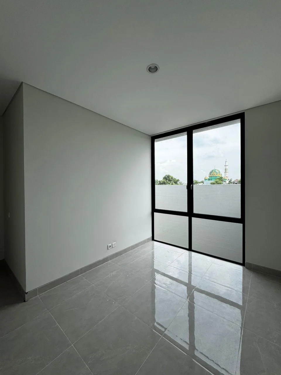 Disewakan Rumah Baru Minimalis Pelican Hill Citraland Surabaya Barat - Thumbnail 2