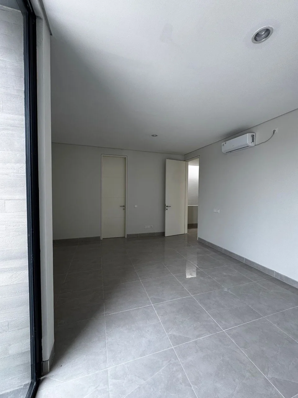 Disewakan Rumah Baru Minimalis Pelican Hill Citraland Surabaya Barat - Thumbnail 4