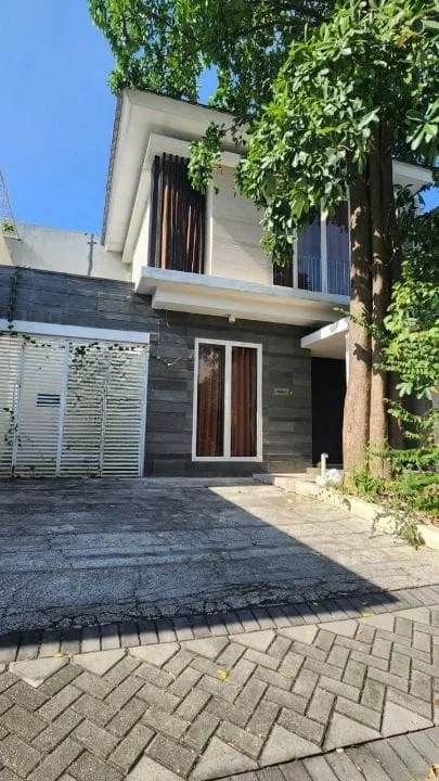 Disewakan Rumah Mewah 2 Lantai Pelican Hill Citraland Utara Surabaya Barat