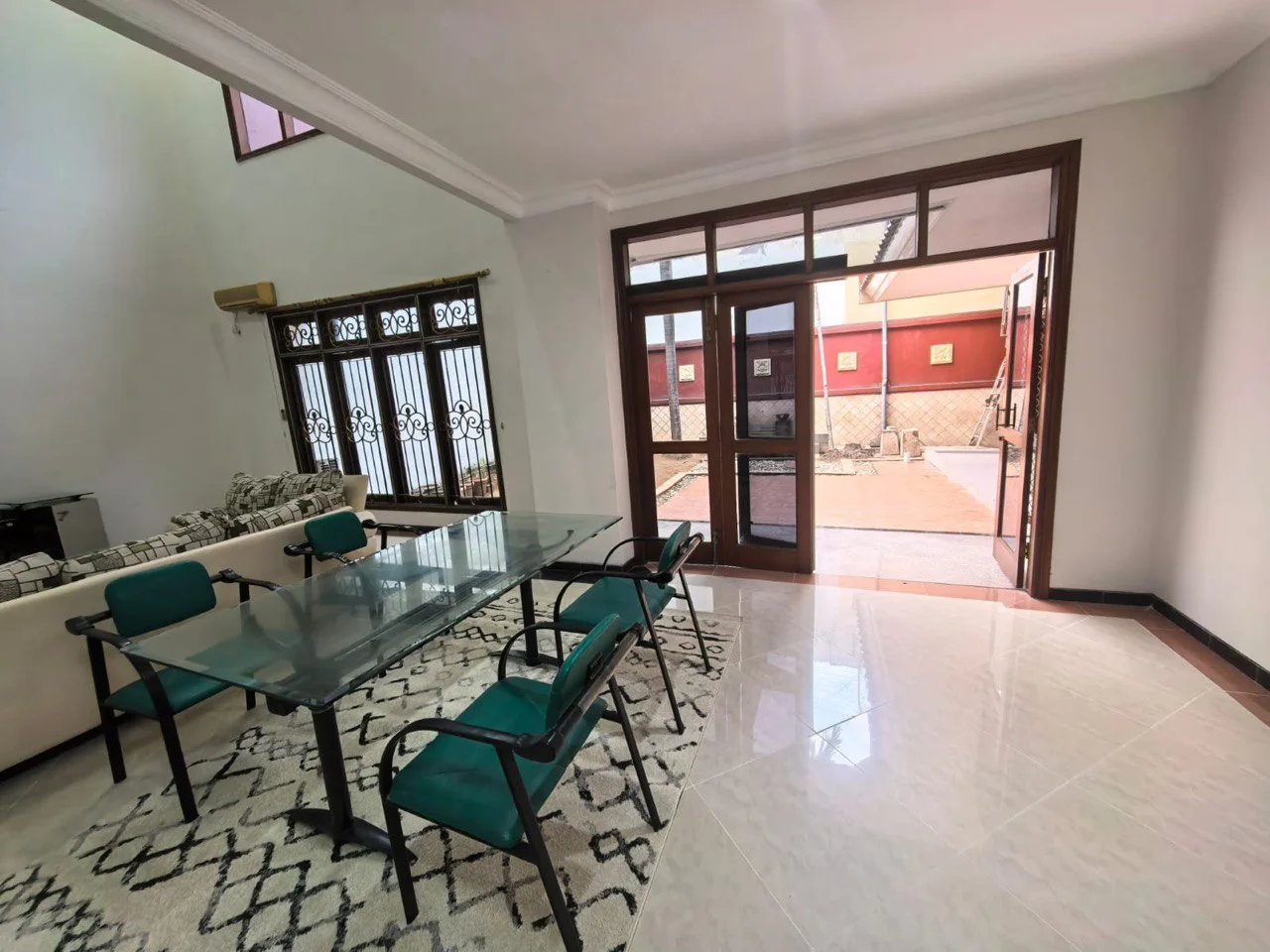 Dijual Rumah Mewah Renovasi Seperti Baru di Villa Bukit Mas Surabaya Barat