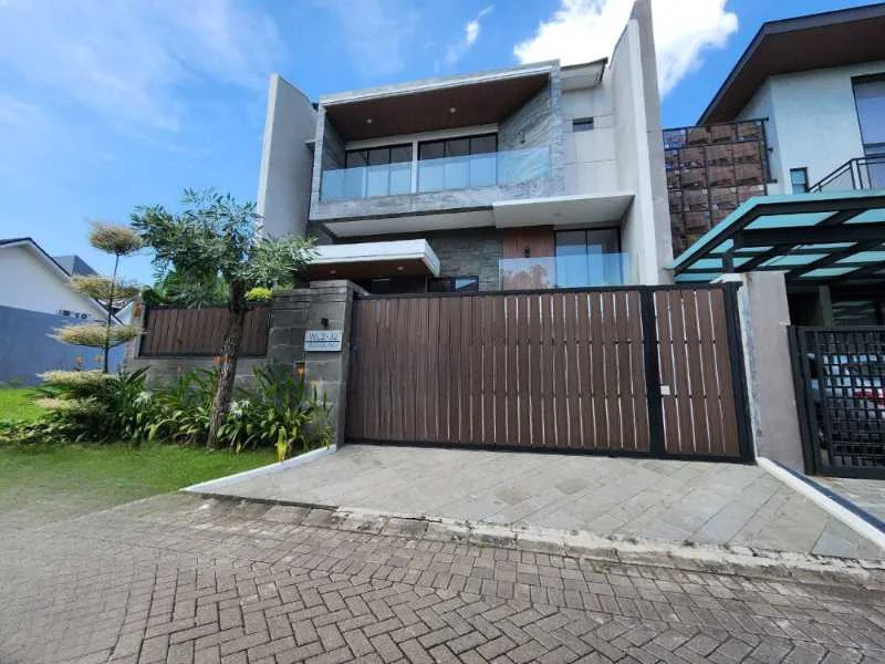 Dijual Rumah Baru dengan konsep hunian modern SMART Home Teknologi Woodland Citraland Surabaya Barat