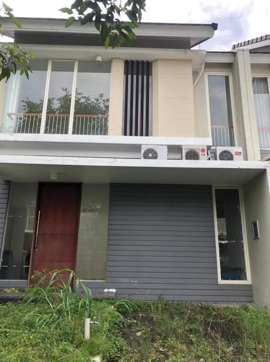 Jual Rumah Ciamik 2 Lantai Northwest Park Citraland Utara Surabaya Barat