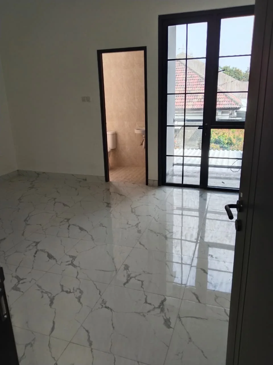 Dijual Rumah Baru 2 Lantai di Semolowaru Tengah Surabaya Timur