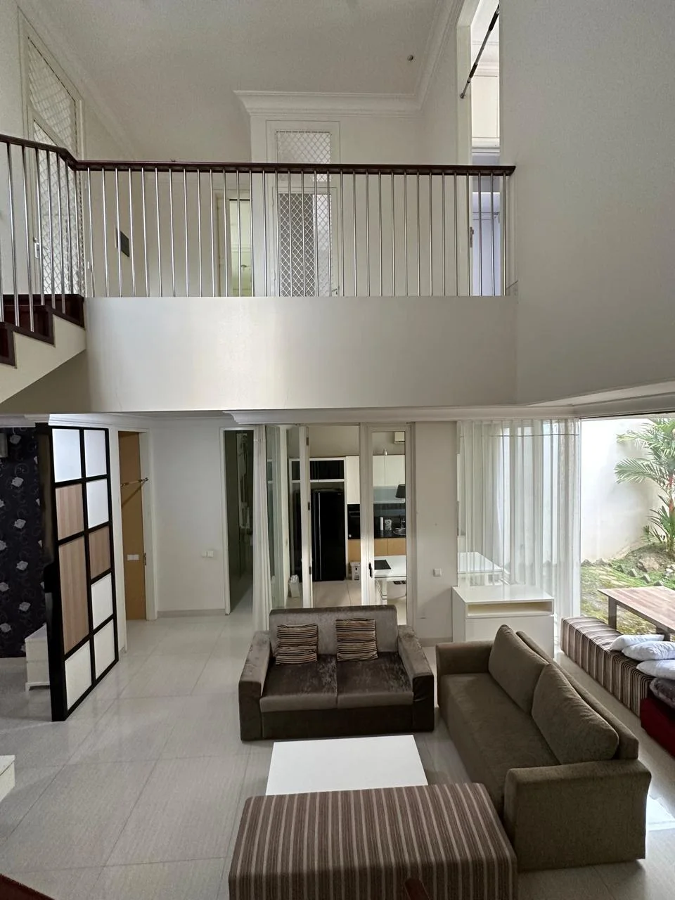 Jual/Sewa Rumah Cantik di Larizwood Pakuwon Indah Surabaya Barat (bbal) - Thumbnail 3