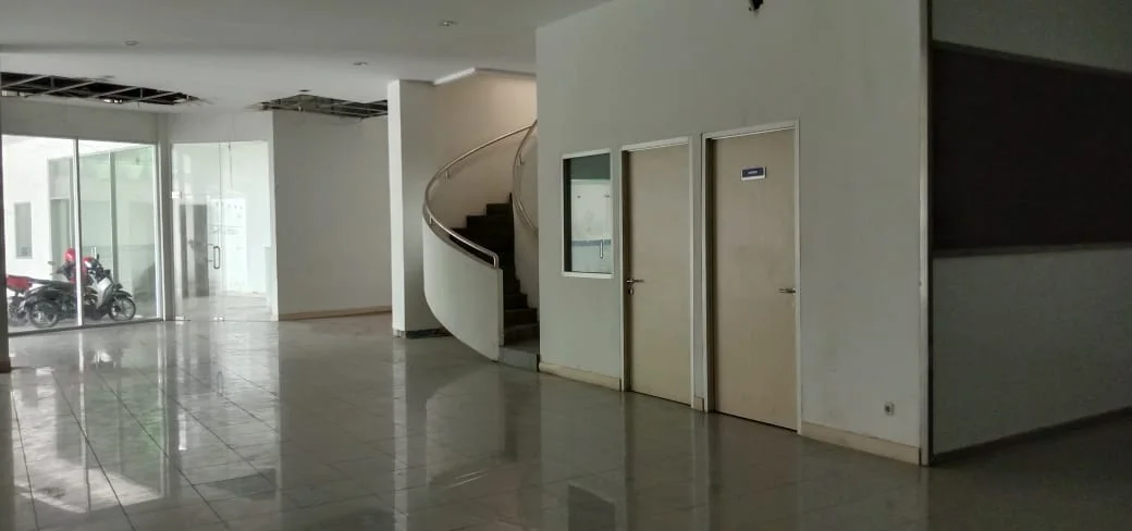 Disewakan Gedung 2 Lantai Lokasi Komersial Strategis di Mayjen Sungkono Surabaya Pusat - Thumbnail 3