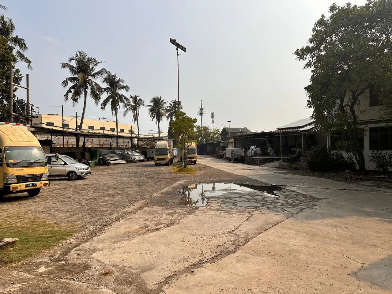 Dijual Pabrik  Luas Strategis di Jalan Kapuk Kamal Jakarta Utara - Thumbnail 2