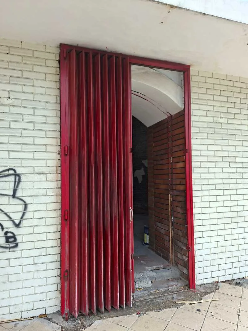 Dijual / Disewakan Ruko 1.5 Lantai Posisi Hook di Blauran Surabaya Pusat - Image 1