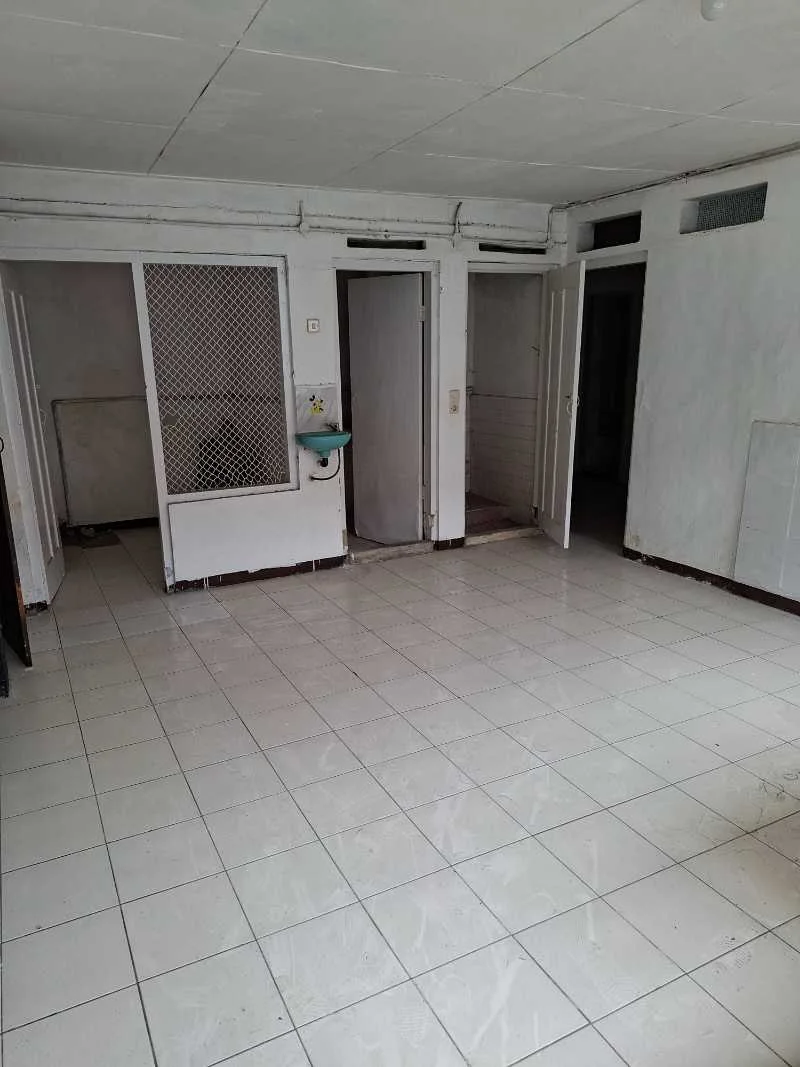 Disewakan Rumah Kantor Siap Huni Lokasi Strategis di Jalan Muria Surabaya Barat - Thumbnail 7