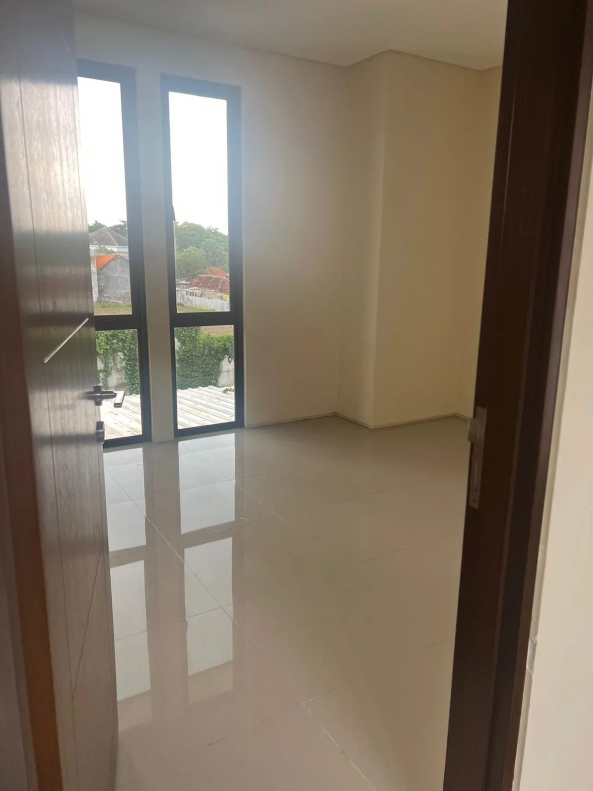 Disewakan Rumah 2 Lantai Baru di Taman Puspa Raya Cluster Chestnut Citraland Surabaya Barat - Thumbnail 2