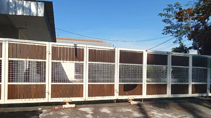 Disewakan Tempat Usaha Strategis di Ketintang Surabaya Selatan - Image 1